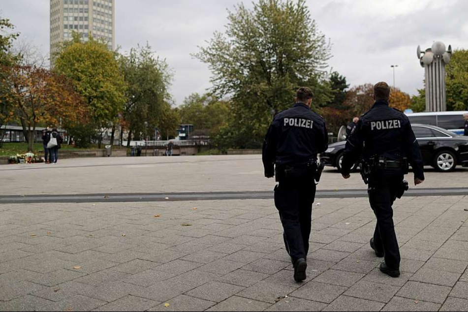 Die Polizei sucht Zeugen des Überfalls (Archivbild).
