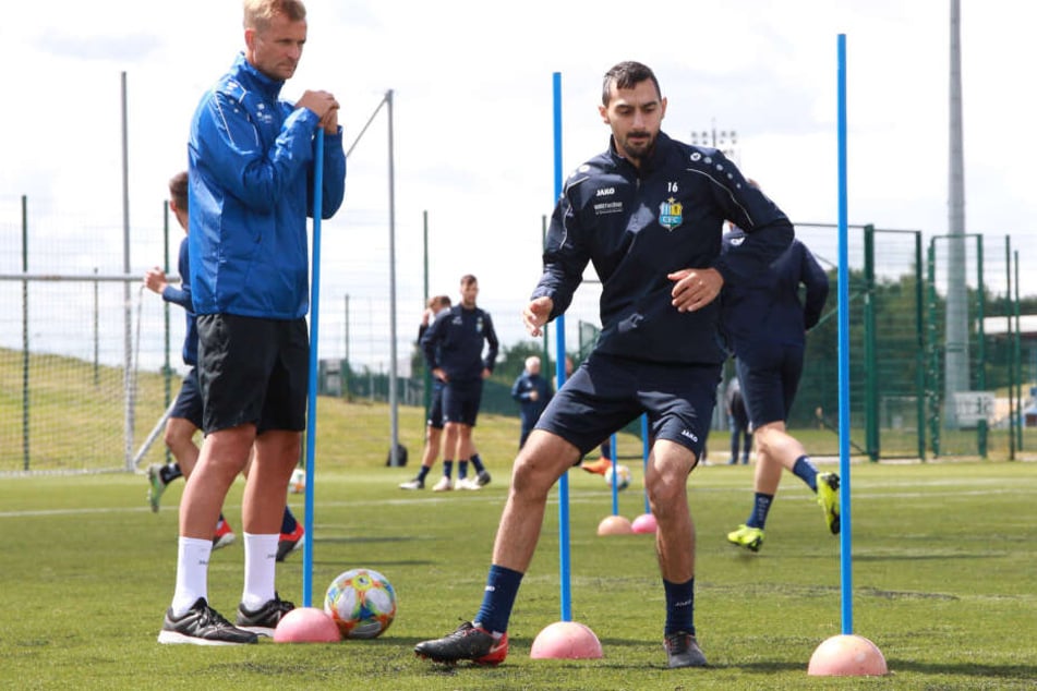 David Bergner (l.) beobachtet Rafael Garcia beim Training. Der Coach weiß, was er an dem Top-Vorlagengeber der Himmelblauen hat.