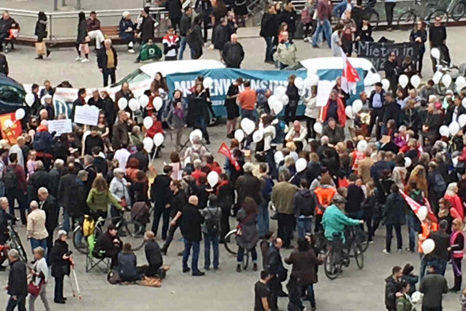 Mehr als 100 Personen nahmen an der Demonstration teil.