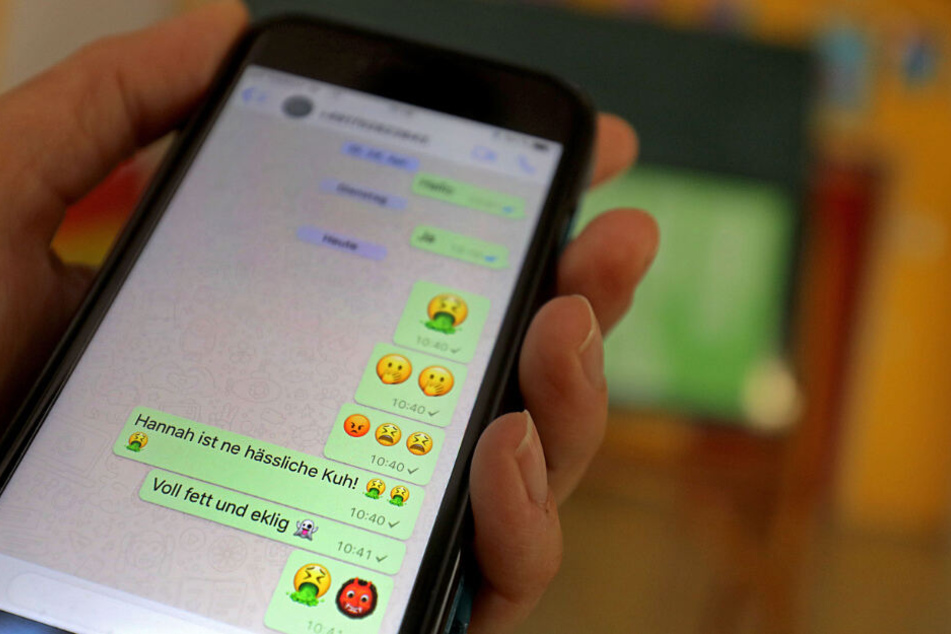Soziale Medien, wie WhatsApp, verstärken den Mobbing-Effekt. (Symbolbild)