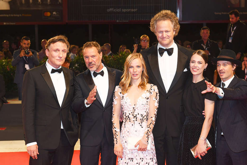 Er überragt sie alle: Regisseur Florian Henckel von Donnersmarck ist mit seinen Schauspielern für "Werk ohne Autor", eine in Dresden spielende Geschichte, für den Golden Globe nominiert.