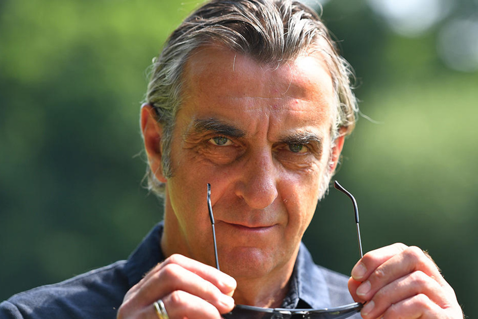 Immer den Durchblick, egal ob mit oder ohne Sonnenbrille: Dynamo-Sportchef Ralf Minge ist zufrieden mit der bisherigen Zusammenstellung des Dynamo-Kaders.