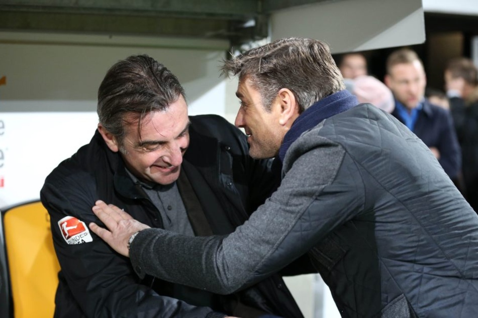 Ralf Minge (l.) wird von Oliver Kreuzer (r.) begrüßt.