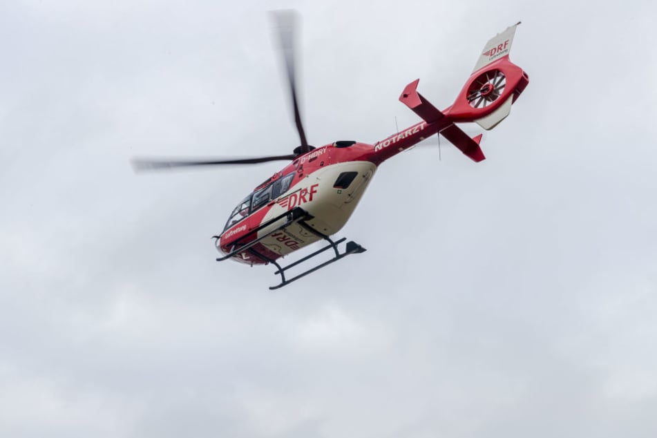 Ein Rettungshubschrauber musste landen. (Symbolbild)