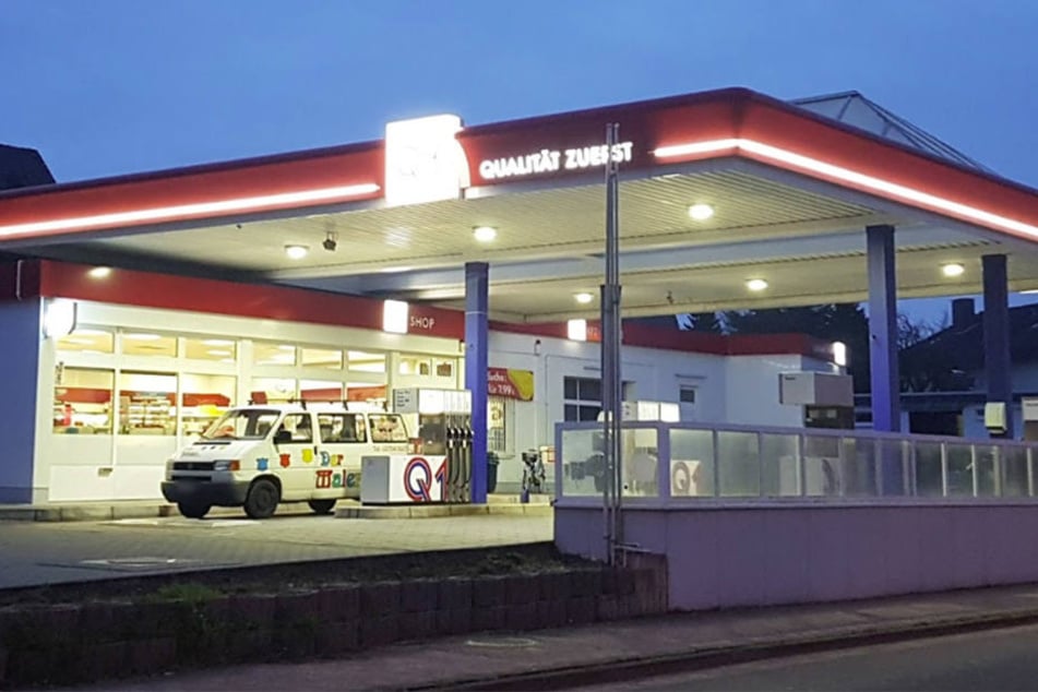 Diese Tankstelle wurde am Donnerstagabend zum Tatort eines Raubüberfalls.