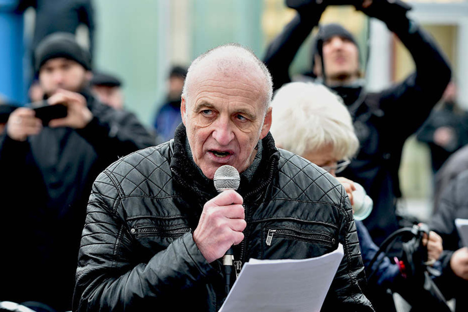 Gerhard Ittner glorifizierte in Dresden vor hunderten Zuschauern den
Nationalsozialismus.