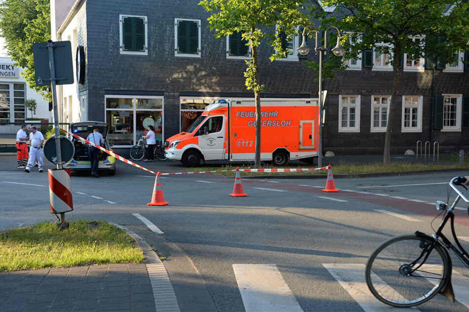 Neben den Feuerwehrmännern waren auch Sanitäter im Einsatz.