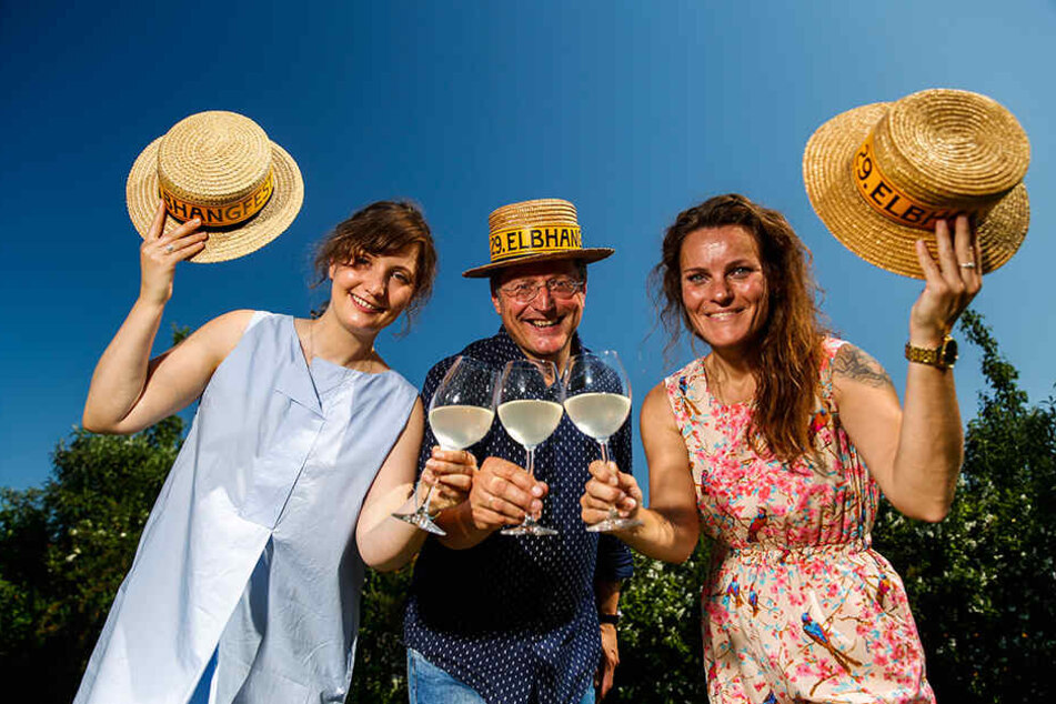 Laden ganz herzlich zum Elbhangfest: Lydia Göbel (28, v.l.), Holger Friebel (56) und Jenni Lindner (41) vom Festverein.