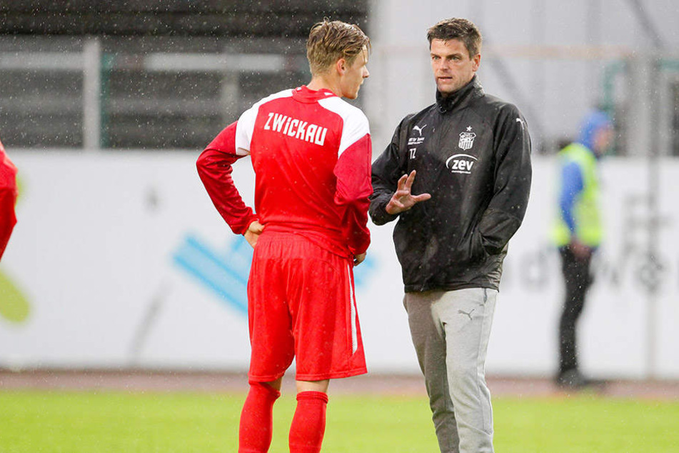 FSV-Coach Torsten Ziegner (r.) sprach in Münster lange mit Neuzugang Bentley Baxter Bahn.