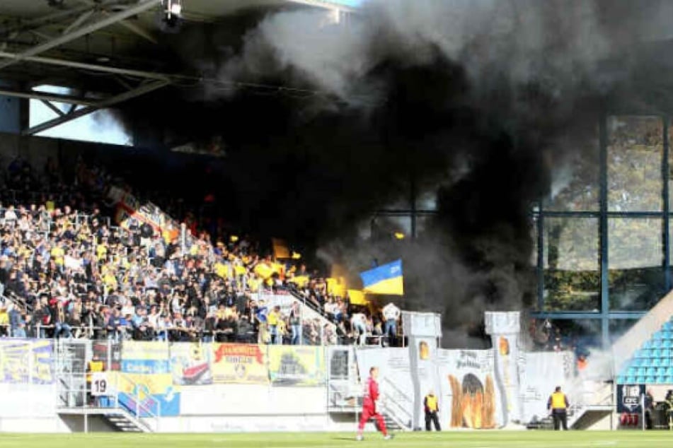 Im Regionalligaspiel zwischen dem CFC und Lok am 29. September zündeten die Leipziger Fans Pyrotechnik im Gästeblock an. Chemnitz gewann damals mit 3:1.