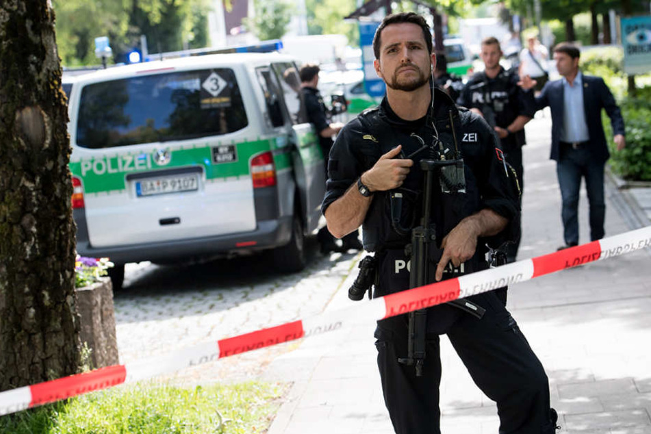 Polizistin Wird Gefickt Polizistin Wird Gefickt