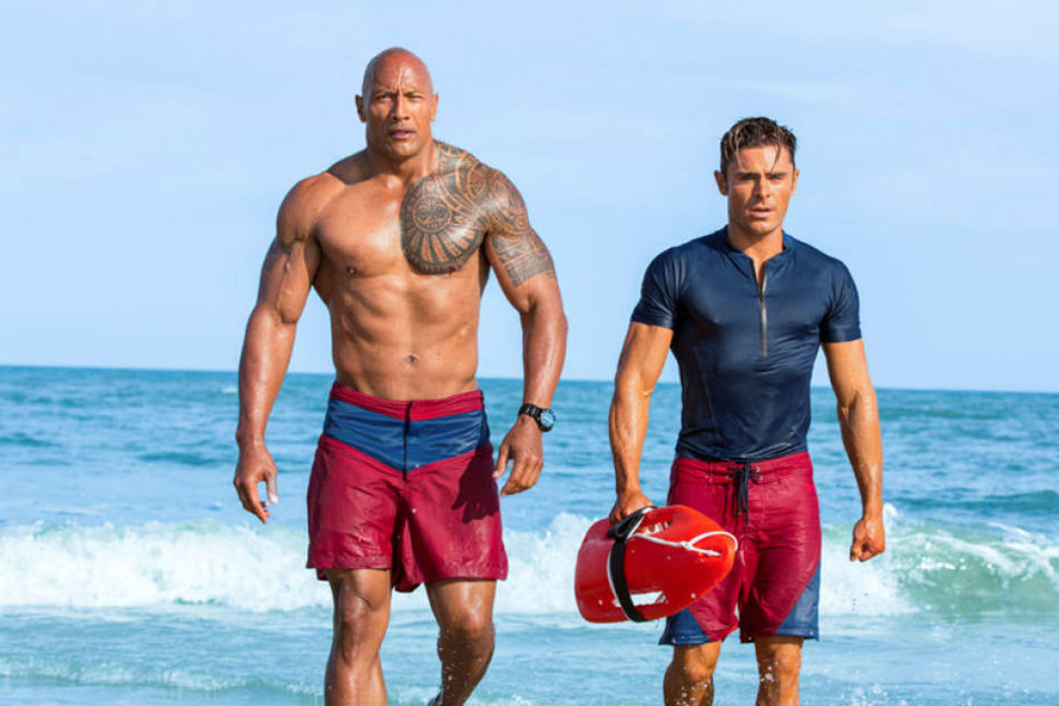 Im neuen Baywatch-Streifen spielen Dwayne Johnson (45) und Zac Efron (29) die Hauptrollen.