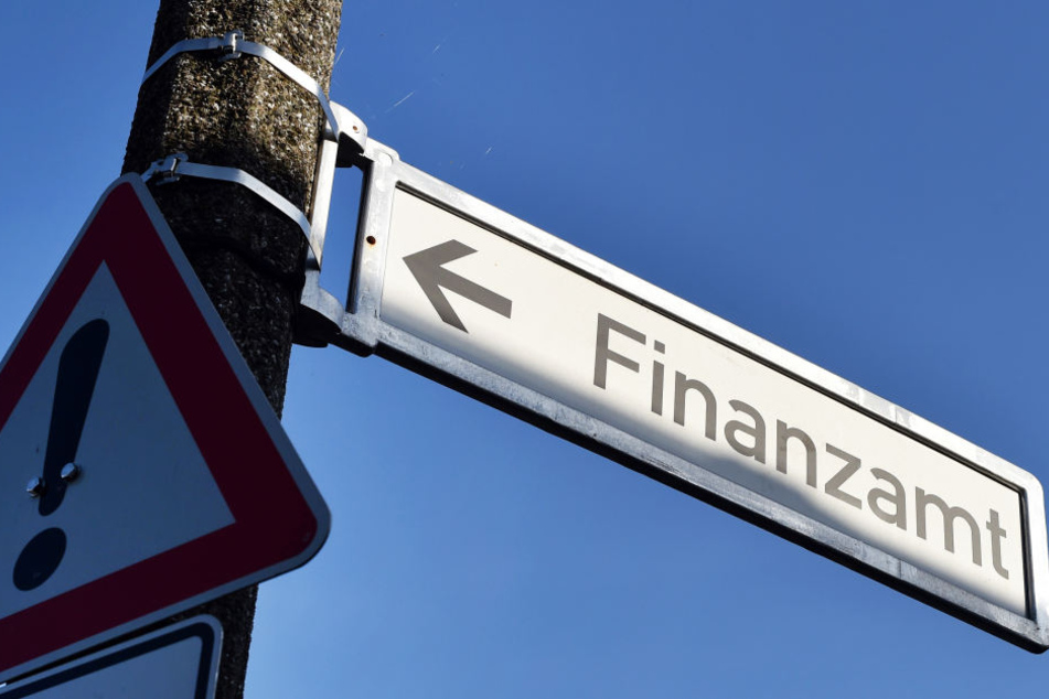 Bis auf Weiteres hat die Leiterin des Finanzamts Jena Hausverbot. (Symbolbild)