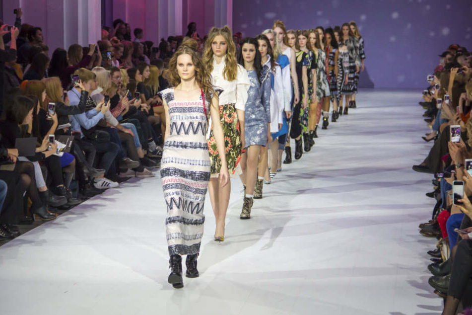 Auf einer Fashionshow in Moskau ging es auf den Zuschauerplätzen heiß her. (Symbolbild)