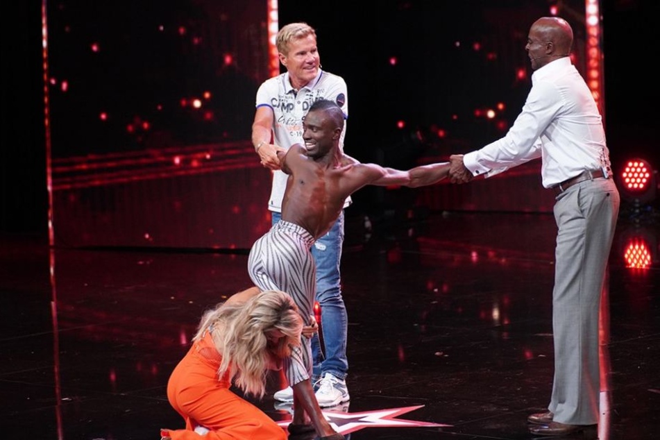 "Gummimensch" George Fainig (31) aus Kerpen lässt sich von der Jury eindrehen.