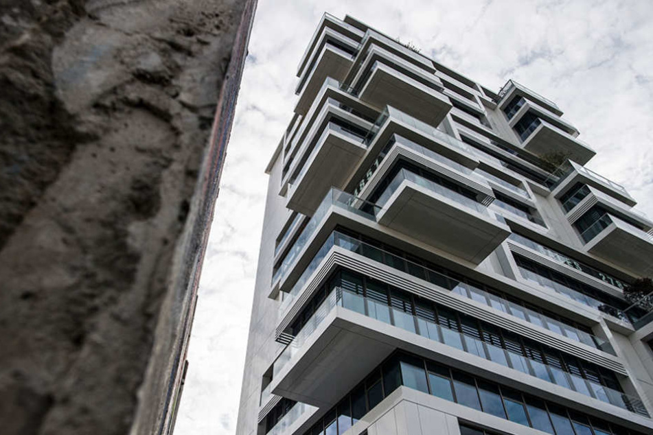 An der East Side Gallery entstand der Wohnturm "Living Levels" bereits 2015.