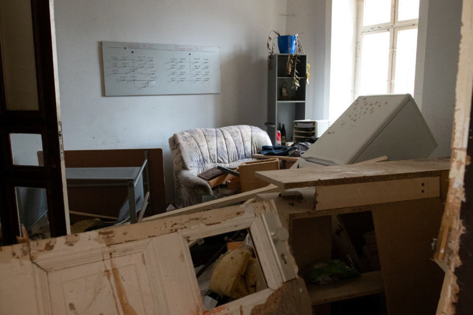 Blick in eine der völlig verwahrlosten Wohnungen.