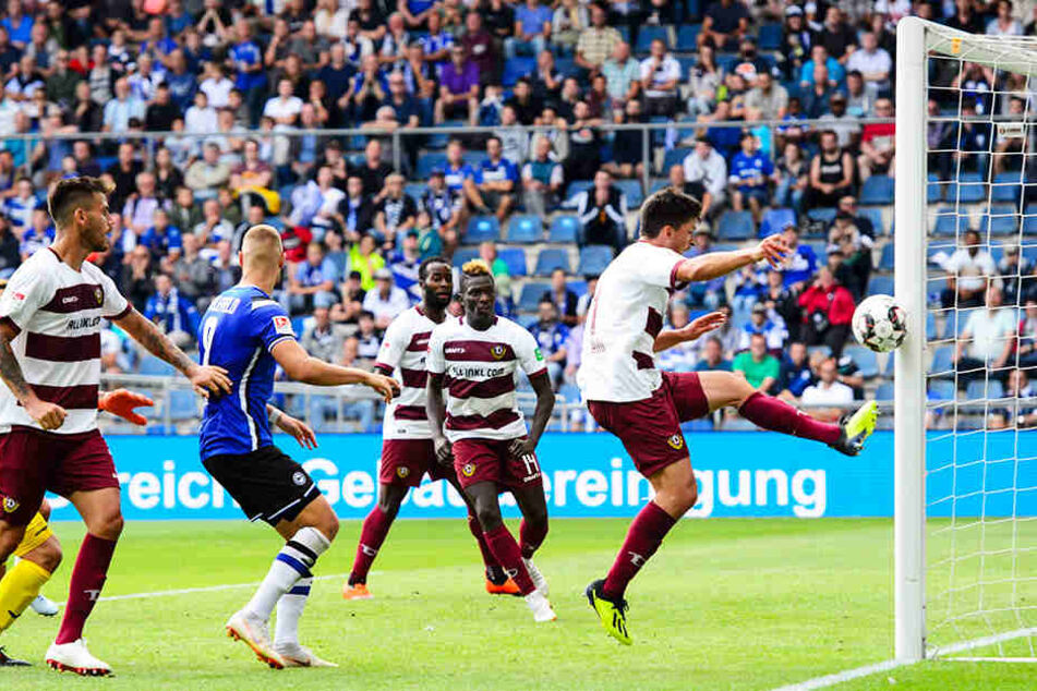 Knapp daneben ist auch vorbei! Gegen Bielefeld war Jannis Nikolaou nah dran an seinem ersten Saisontor. In der Schlussphase traf er das leere Tor nicht, sondern nur den Pfosten.
