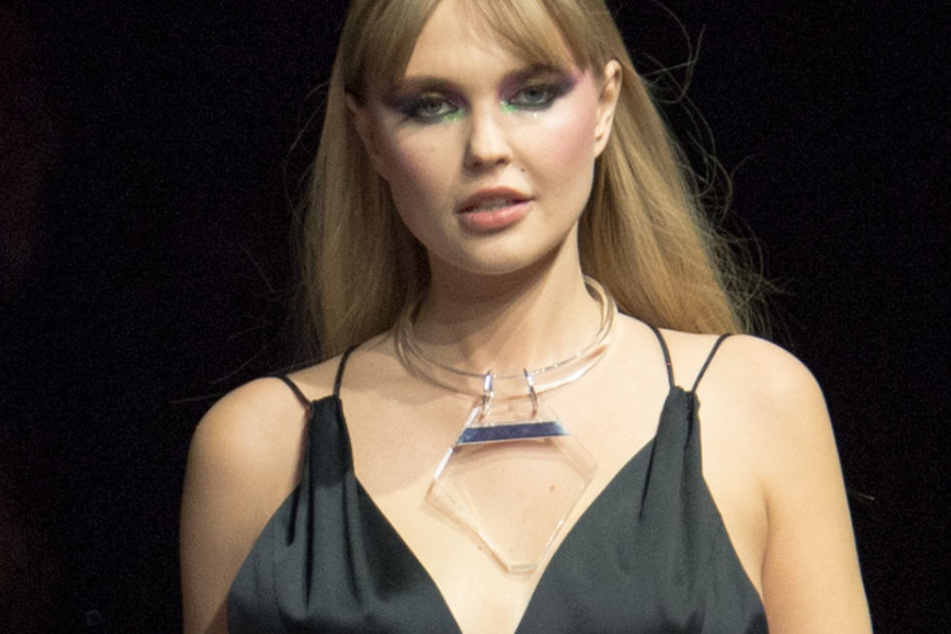 Sie lief schwanger auf dem Catwalk, hängt offenbar nur mit Suff-Freunden ab und raucht auch noch vor dem Kind. Für viele Dinge muss sich Bonnie derzeit rechtfertigen.