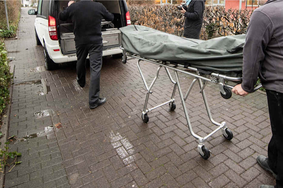 Der 41-Jährige wurde getroffen und tödlich verletzt. Die Leiche soll obduziert werden.