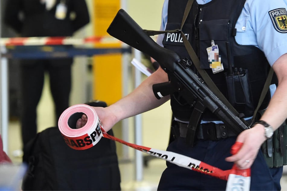 Ein Übergangsbereich am Frankfurter Flughafen wurde von der Bundespolizei gesperrt (Symbolbild).