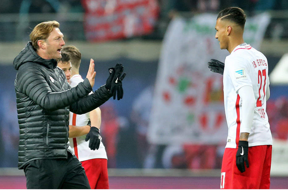 Trainer Ralph Hasenhüttl (links) erwartet von Davie Selke (rechts) Professionalität und Konzentration auf RB Leipzig.