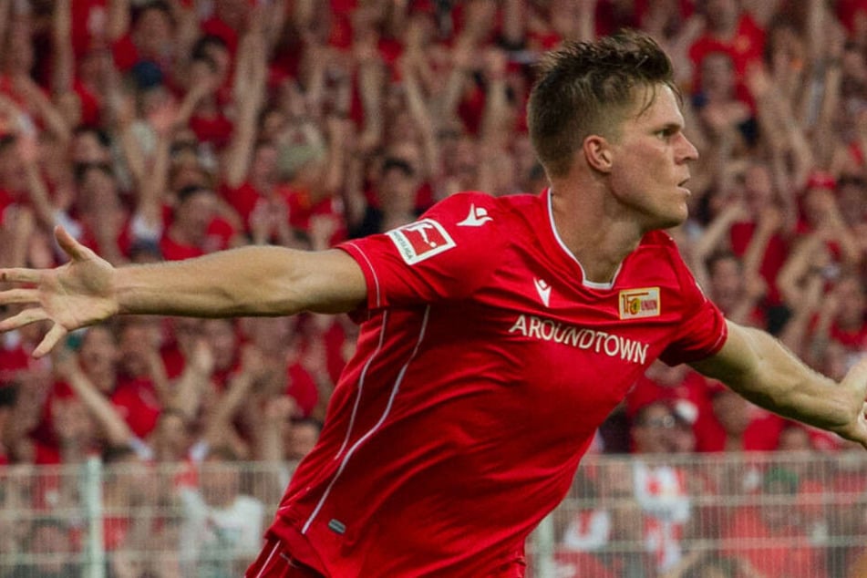 Marius Bülter bejubelt seinen zweiten gegen den BVB.