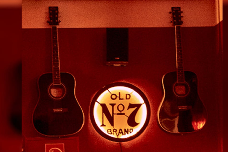 Diese zwei Gitarren ließen die Diebe mitgehen.