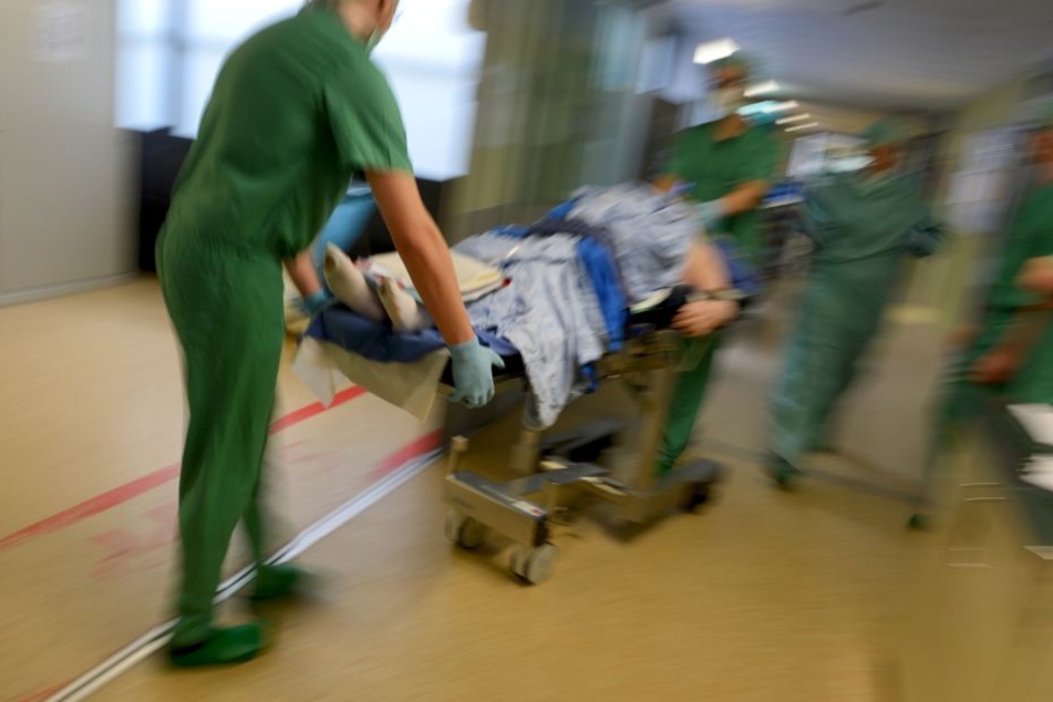 Selten, aber möglich: Nach Operationen oder nach dem Koma kann es dazu kommen, dass man "eine andere Sprache" spricht.