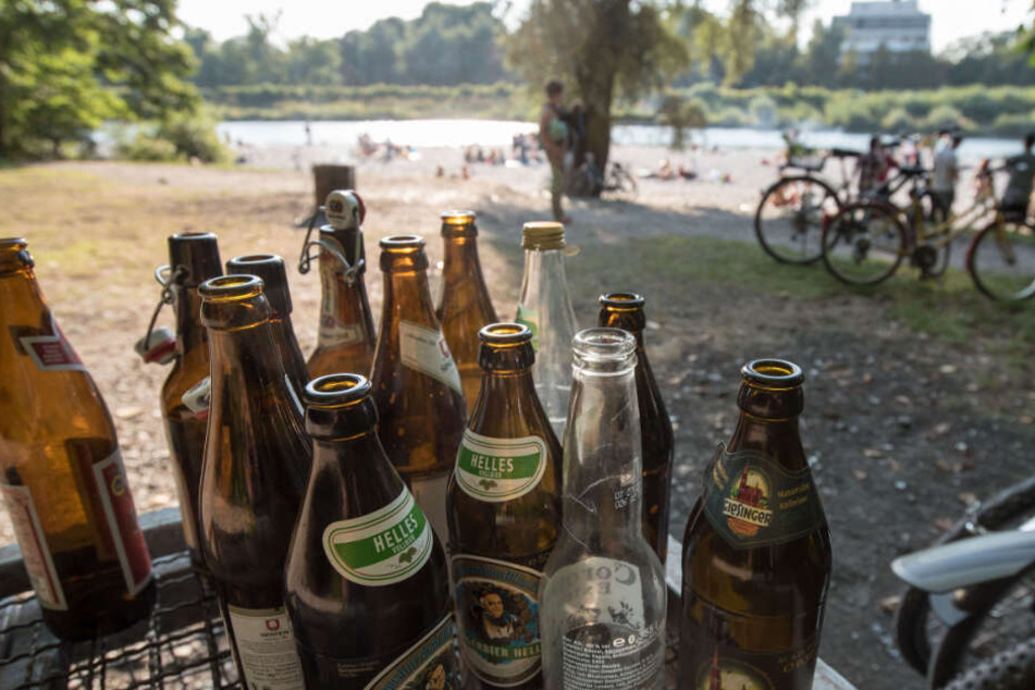 Auch am Ufer der Isar kommt es immer wieder zu jeder Menge Müll. (Archivbild)