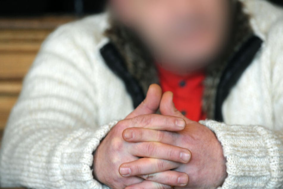Das führende Mitglied des Miri-Clans sitzt im Gerichtssaal. (Archivbild)