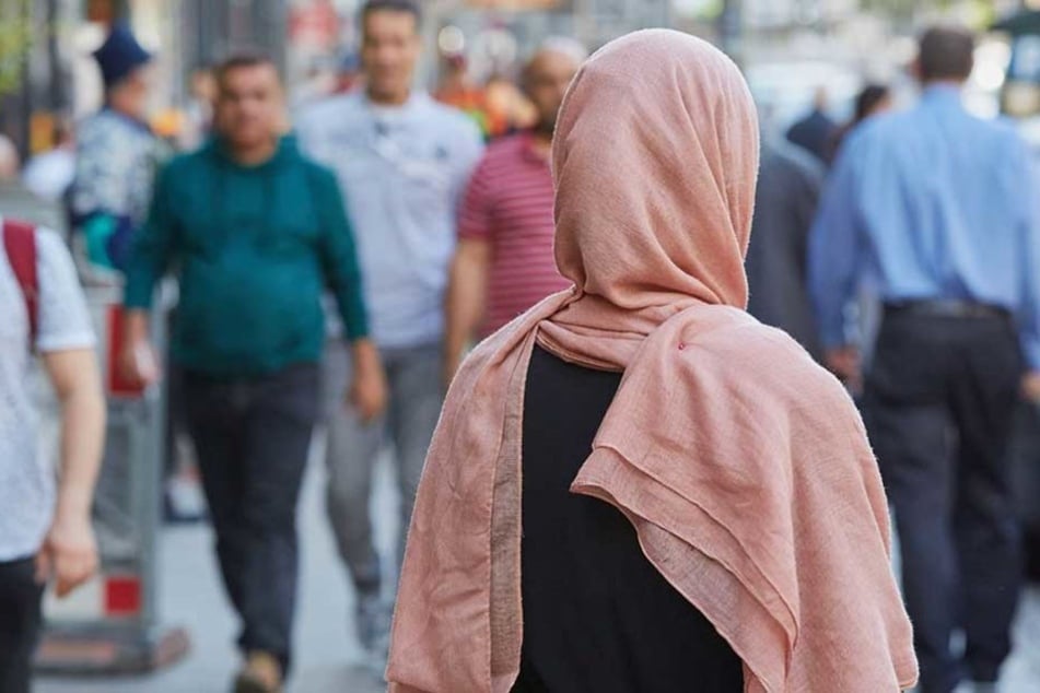 Eine Muslima darf in Luckenwalde zu ihrer Scheidung nicht mit Kopftuch vor Gericht erscheinen.