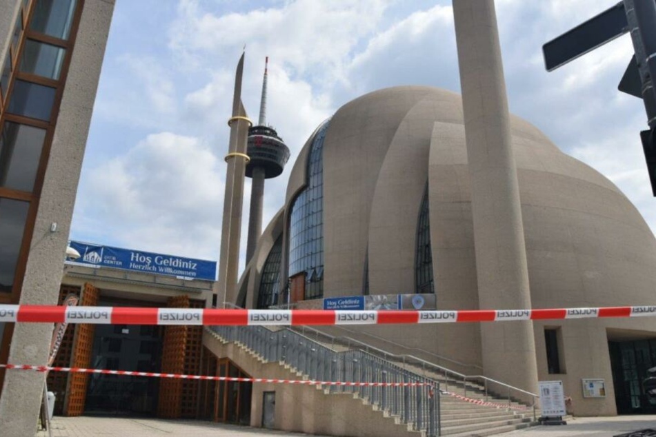 Die Polizei sperrte die Moschee am Dienstag weiträumig ab.