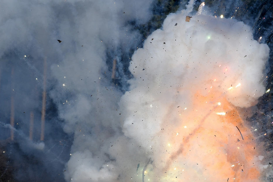 In der Fabrik hat es am Montagmorgen eine schwere Explosion gegeben. (Symbolbild)