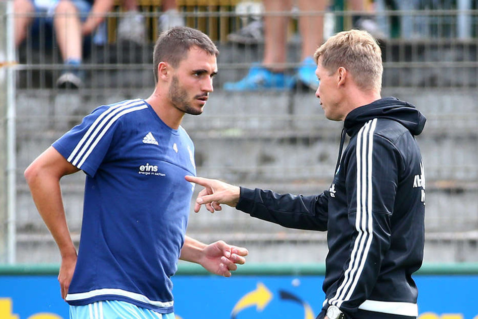 CFC-Trainer Sven Köhler im Gespräch mit Innenverteidiger Kevin Conrad, den derzeit Adduktorenprobleme plagen.