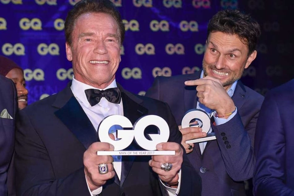 Arnold Schwarzenegger wurde zur "Legende des Jahrhunderts" ausgezeichnet, neben ihm der Regisseur Simon Verhoeven.