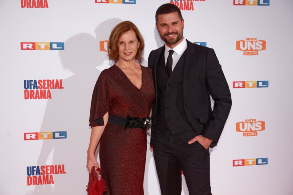 Die Schauspieler Petra Blossey (l) und Milos Vukovic (r).