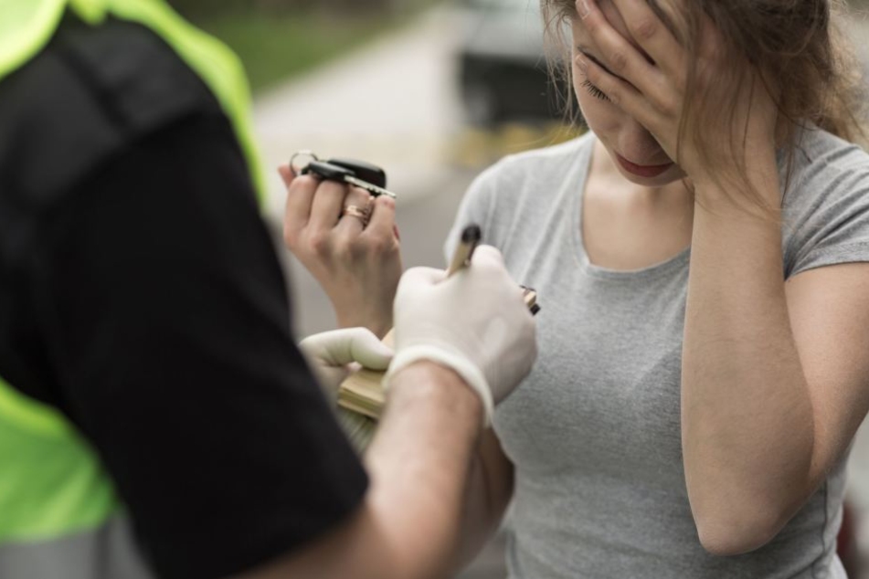 Die Mutter war mit ihrer dreijährigen Tochter und 2,34 Promille im Blut unterwegs. (Symbolbild)