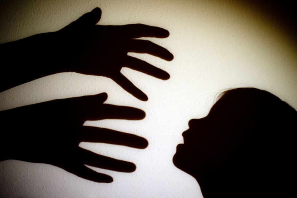 Laut Anklage soll der 44-Jährige sieben Jungen sexuell missbraucht haben.