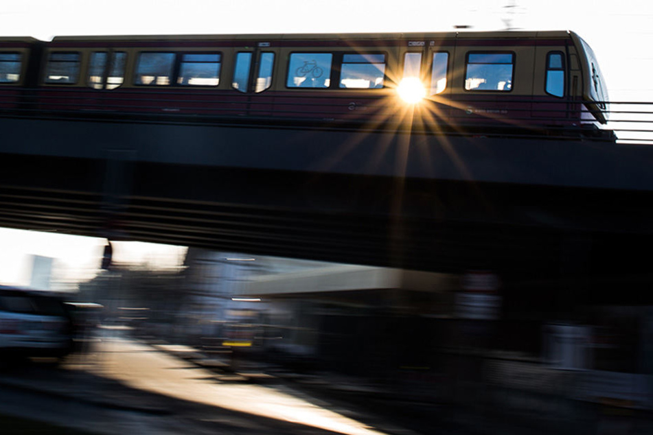 Die Bundespolizei warnt eindringlich vor den Gefahren des "S-Bahnsurfens".