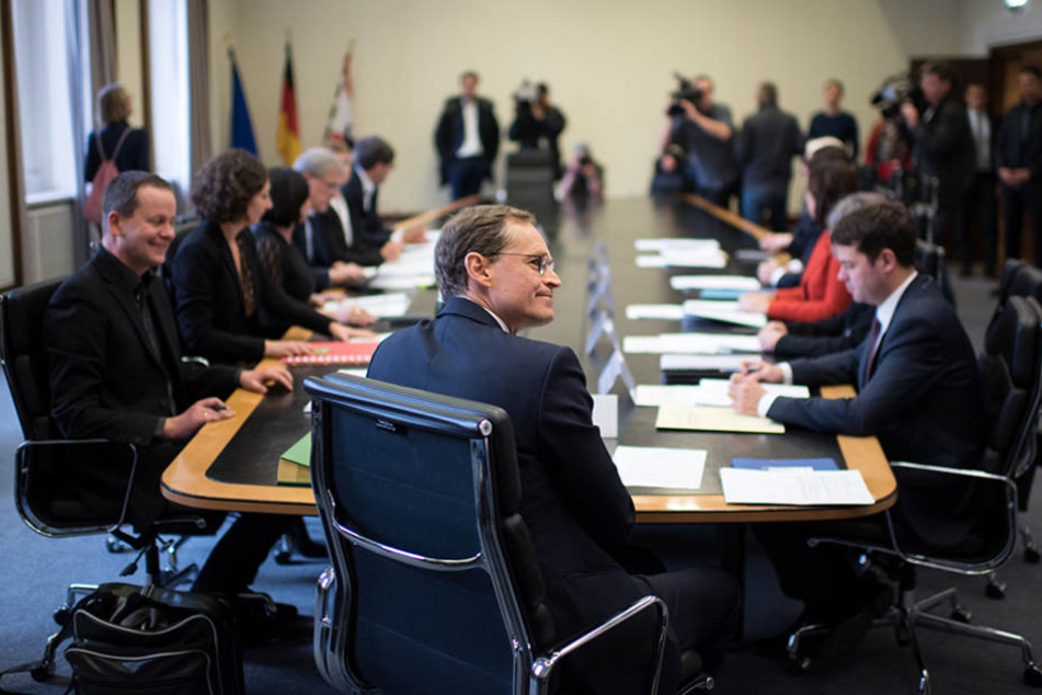 Michael Müller und die neuen Senatoren treffen sich am 08.12.2016 im Roten Rathaus in Berlin zur konstituierenden Sitzung des neuen Senats.