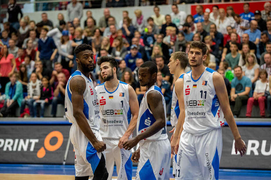 Lange Gesichter bei den Dresdner Basketballern.