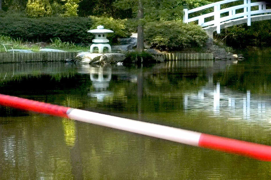 Eine 51 Jahre alte Frau wurde am Dienstag im Freiberger Schlossteich leblos aufgefunden.