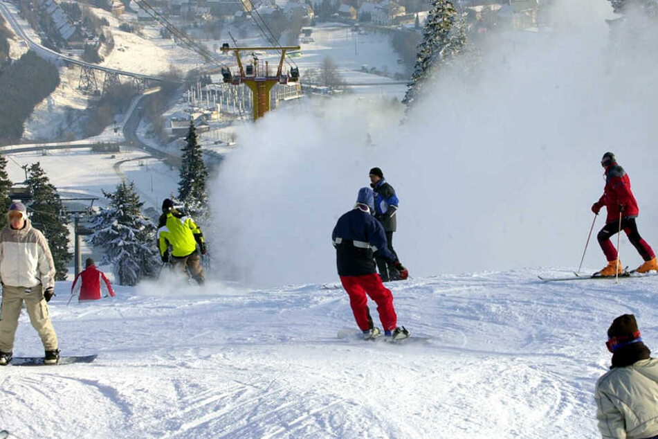 Skifahrer freuen sich auf der Piste - und können es weiterhin tun Für echte Rodelfans sieht's derzeit schlecht aus.