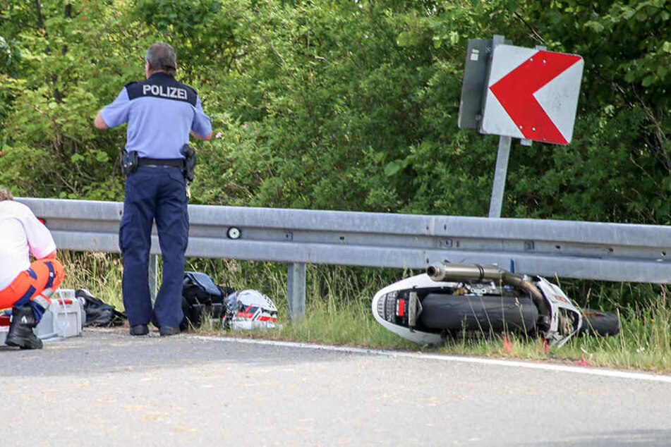 In einer Linkskurve verlor der Hondafahrer die Kontrolle über seine Maschine.