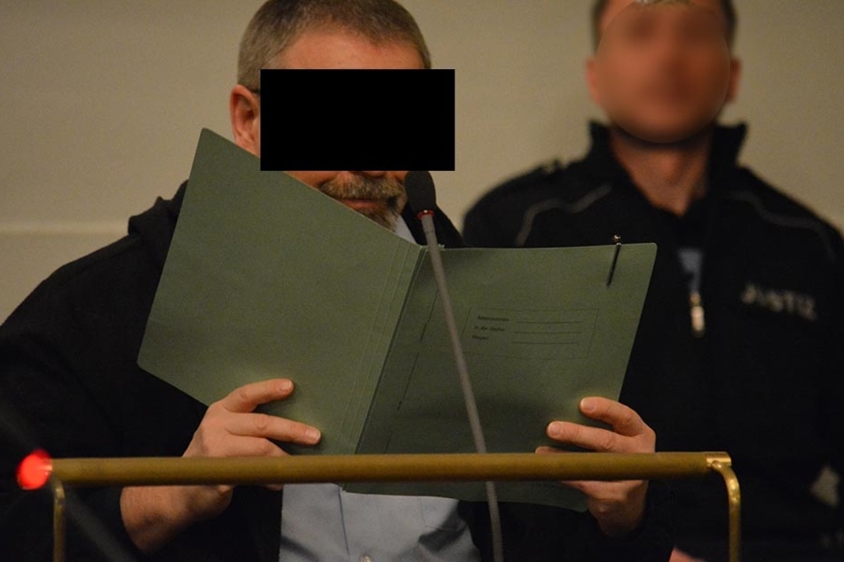 Angeklagt wegen versuchten Totschlags seiner Nachbarin: Heiko S. (51) aus
Rußdorf schlug mit einer Zaunslatte zu.