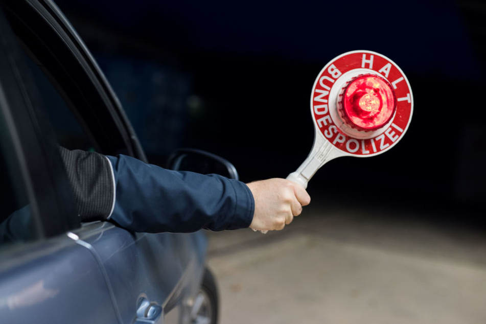 Die Bundespolizei hielt die Männer auf der A93 an. (Symbolbild)
