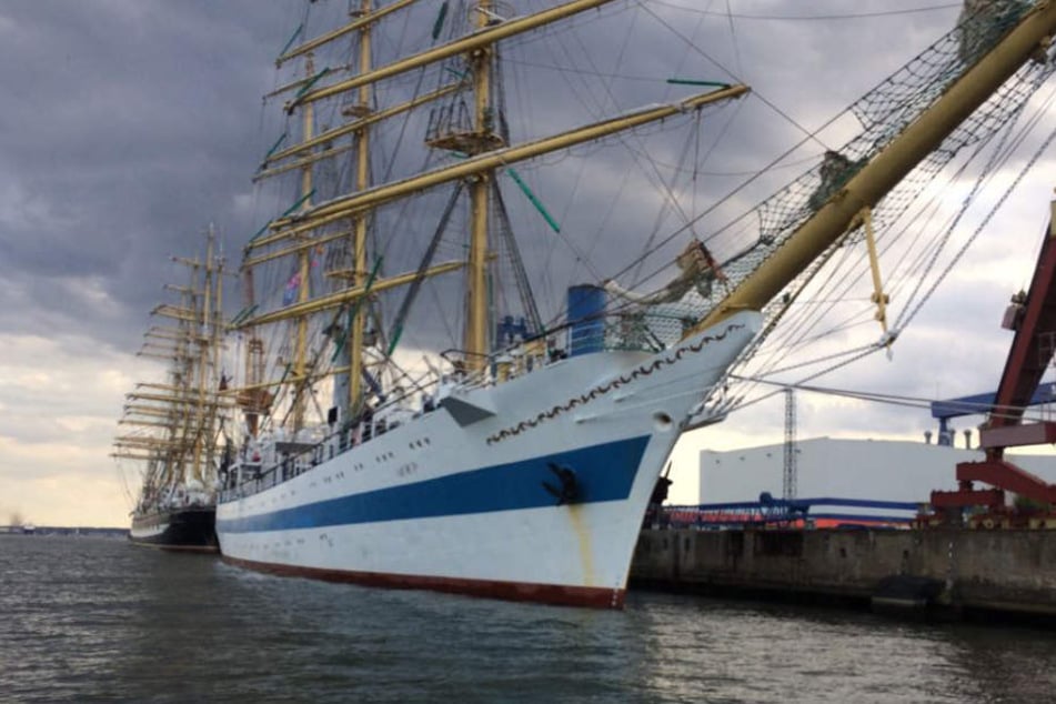 Das Segelschiff "MIR" muss im Hafen bleiben.