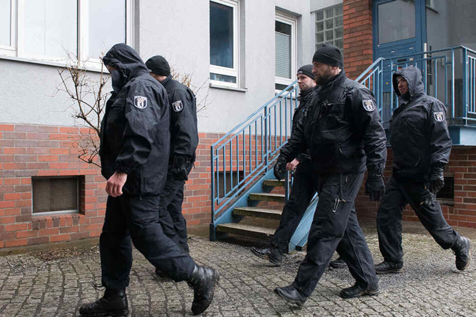 Am Sonntag konnten die Ermittler einen 15-Jährigen festnehmen. Er hat die Tat noch am selben Tag gestanden.