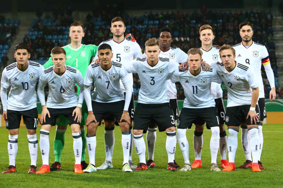 Markus Schubert (hinten links) spielte am Donnerstagabend für die U20-Mannschaft.